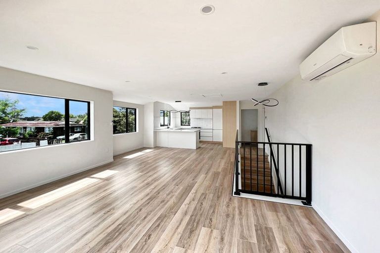 Photo of property in 20a Pipitea Place, Massey, Auckland, 0614