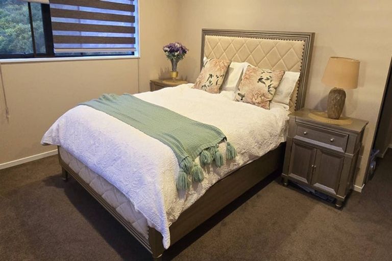 Photo of property in 22 Portmore Place, Grenada Village, Wellington, 6037