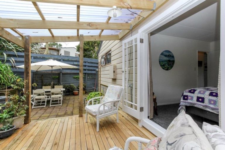 Photo of property in 121 Poplar Grove, Whalers Gate, New Plymouth, 4310