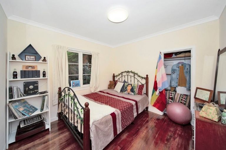 Photo of property in 1152 South Road, Oakura, 4314