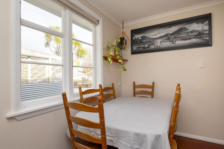 Photo of property in 38 Crewe Crescent, Hokowhitu, Palmerston North, 4410