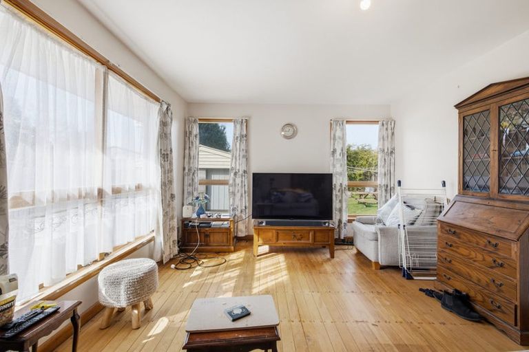 Photo of property in 2/102 Wainoni Road, Avondale, Christchurch, 8061