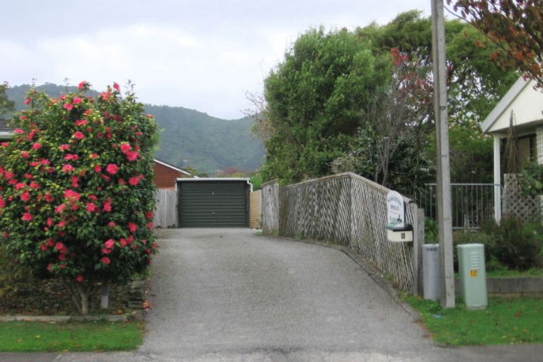 Photo of property in 8 Hurworth Grove, Waikanae, 5036