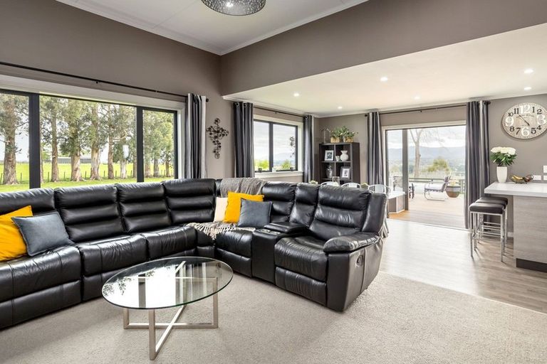 Photo of property in 423 Tipapakuku Road, Dannevirke, 4976