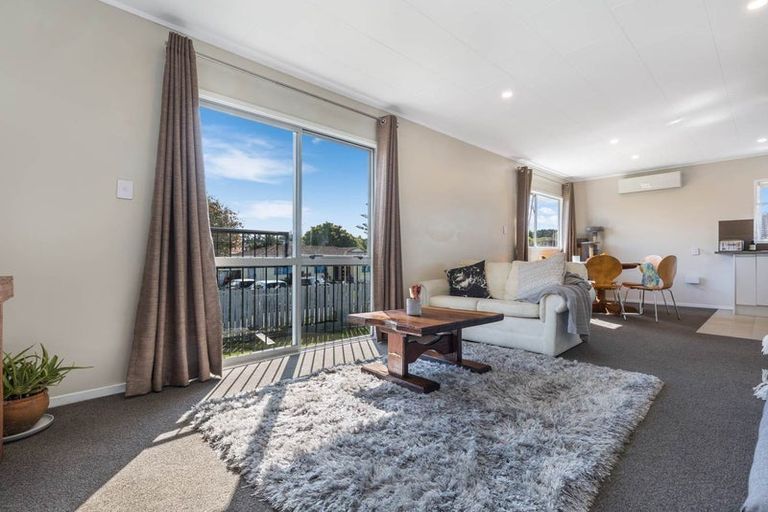 Photo of property in 25 Secretariat Place, Randwick Park, Auckland, 2105