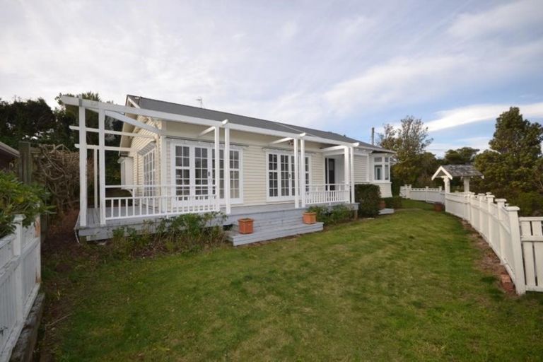 Photo of property in 43 Trelissick Crescent, Ngaio, Wellington, 6035