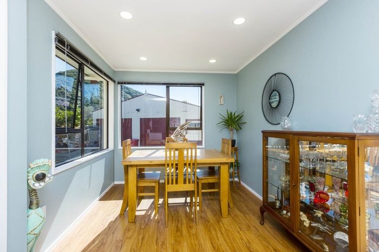 Photo of property in 22 Tacoma Drive, Totara Park, Upper Hutt, 5018