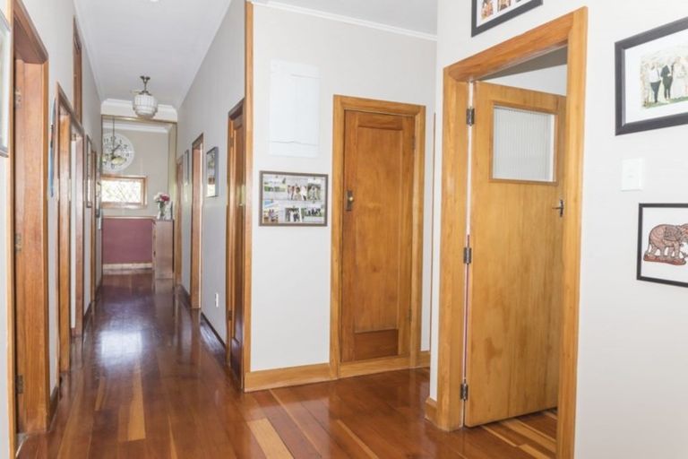 Photo of property in 9 Seddon Street, Dannevirke, 4930