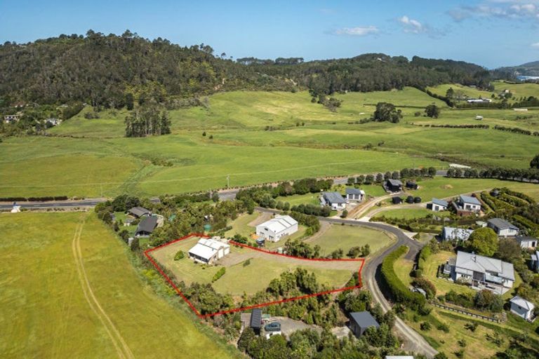 Photo of property in 6 Lois Lane, Hahei, Whitianga, 3591