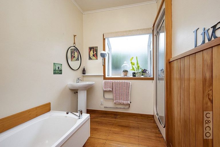 Photo of property in 7 Taupaki Road, Taupaki, Henderson, 0782