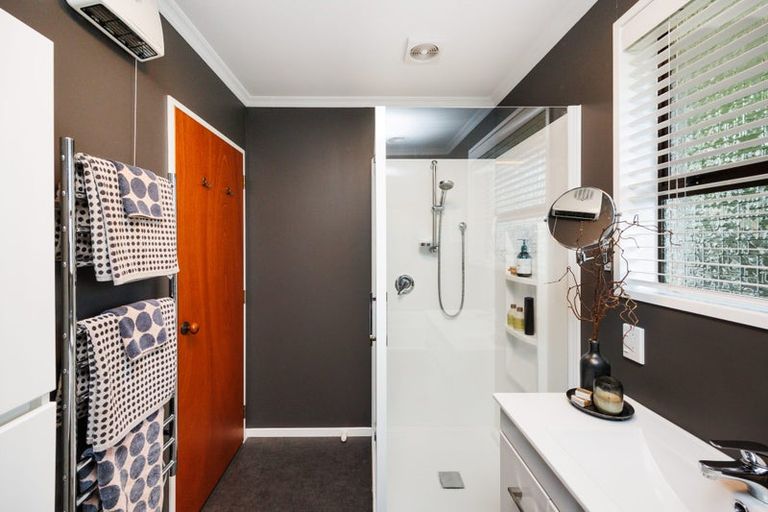 Photo of property in 8 Earl Place, Hokowhitu, Palmerston North, 4410