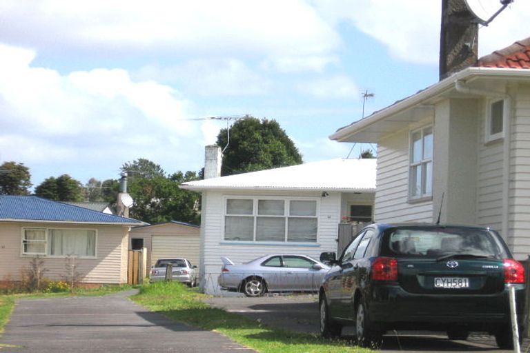Photo of property in 1/59 Fairclough Road, Beach Haven, Auckland, 0626
