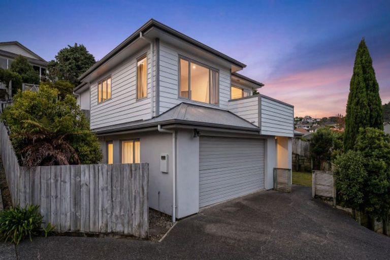 Photo of property in 16 Eastcott Grove, Churton Park, Wellington, 6037