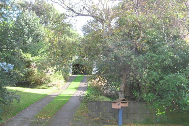 Photo of property in 4 Olivia Crescent, Tawa, Wellington, 5028