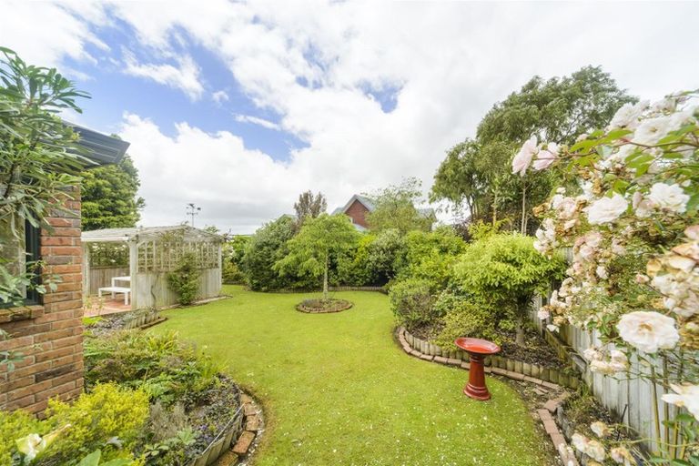 Photo of property in 127 Summerhill Drive, Fitzherbert, Palmerston North, 4410