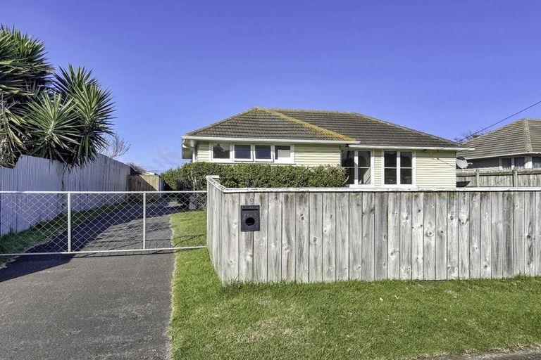 Photo of property in 19 Armstrong Place, Gonville, Whanganui, 4501