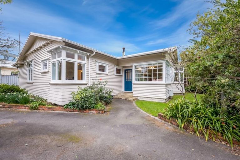 Photo of property in 1 Saint Ronans Avenue, Waterloo, Lower Hutt, 5011