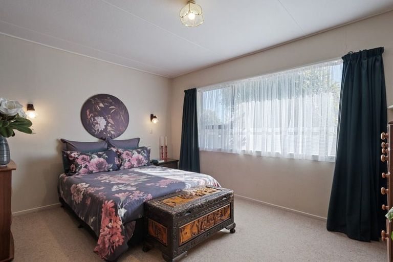 Photo of property in 6 Raukawa Street, Otaki, 5512