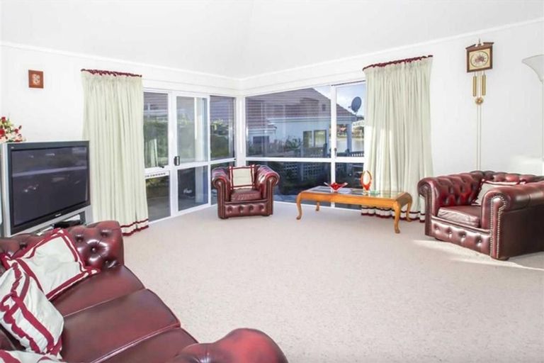 Photo of property in 11 Lakeside Villas, Whitby, Porirua, 5024