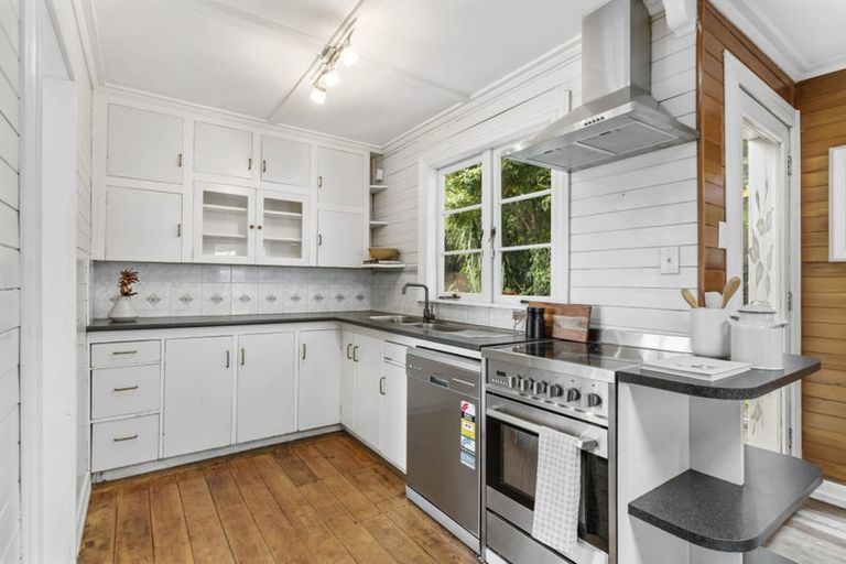 Photo of property in 70 Pleasant Road, Glen Eden, Auckland, 0602