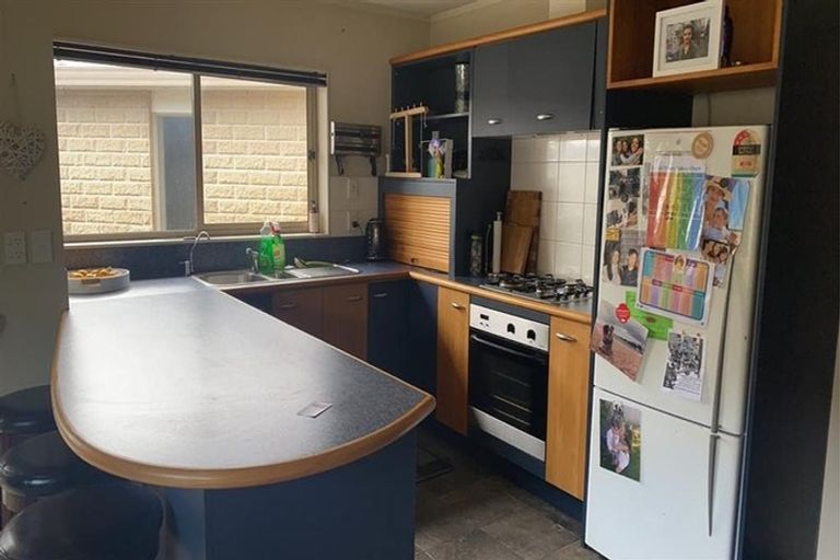 Photo of property in 76 Guildford Drive, Paraparaumu, 5032