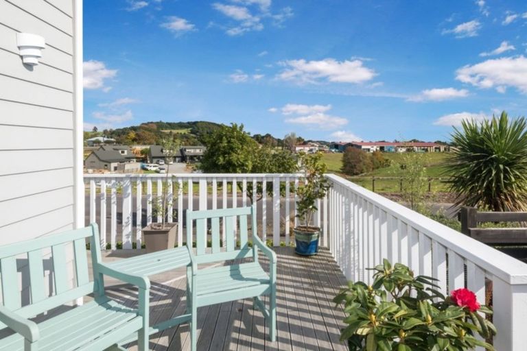 Photo of property in 8 Ridge View Crescent, Pukekohe, 2120