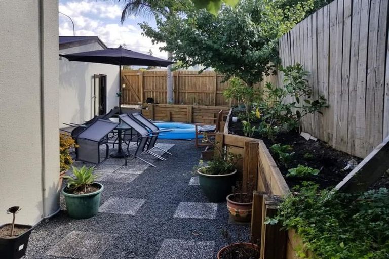 Photo of property in 2a Charlenne Close, Ranui, Auckland, 0612