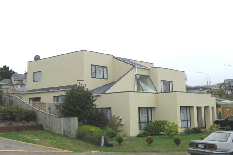 Photo of property in 2 Betty Watt Grove, Riverstone Terraces, Upper Hutt, 5018