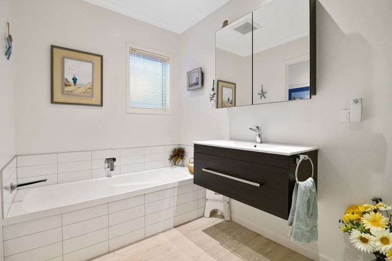 Photo of property in 3 Brodie Lane, Pauanui, Hikuai, 3579