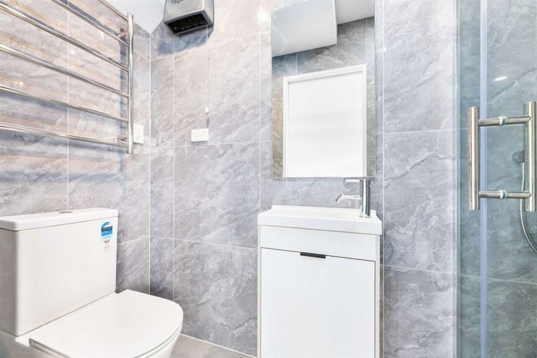 Photo of property in 6 Kari Lane, Kumeu, 0810