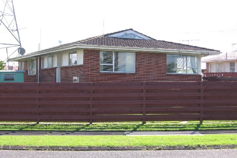 Photo of property in 1/18 Dale Crescent, Pakuranga, Auckland, 2010