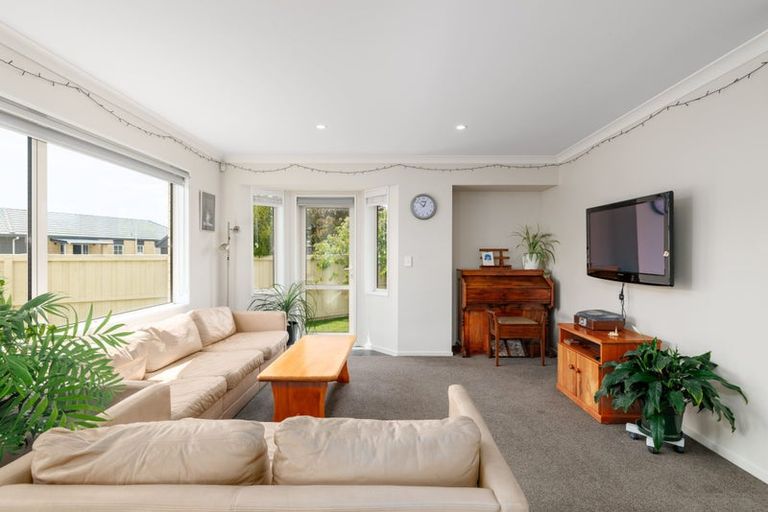 Photo of property in 1/27 Kirsten Place, Parklands, Christchurch, 8083