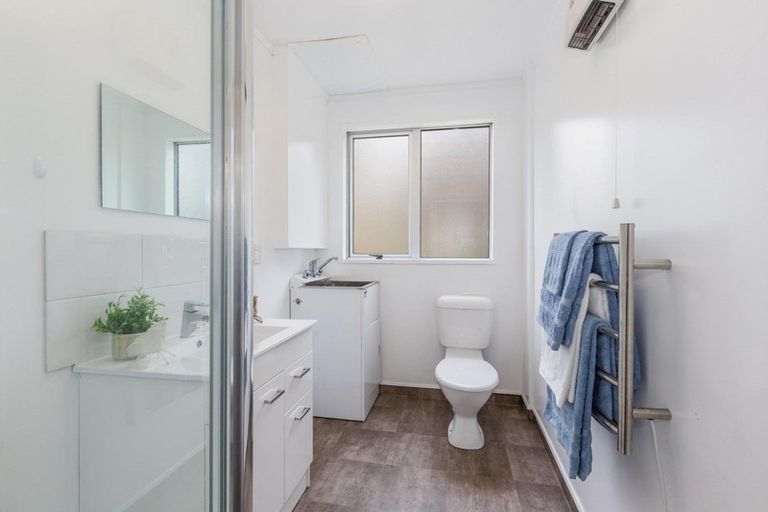 Photo of property in 1/56 Collins Avenue, Tawa, Wellington, 5028