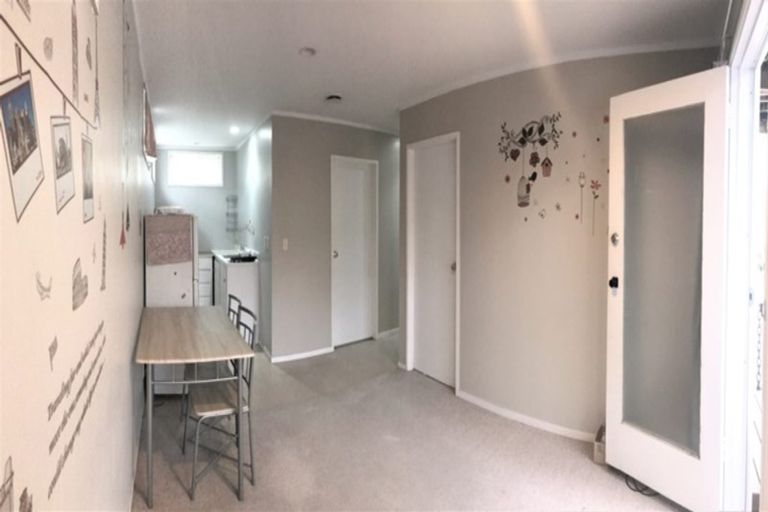 Photo of property in 2/20 Beaudine Avenue, Glenfield, Auckland, 0629