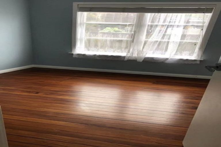 Photo of property in 1/53 Tramway Road, Beach Haven, Auckland, 0626