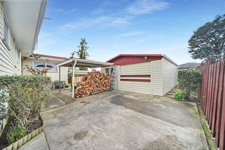 Photo of property in 70 Walworth Avenue, Pakuranga Heights, Auckland, 2010