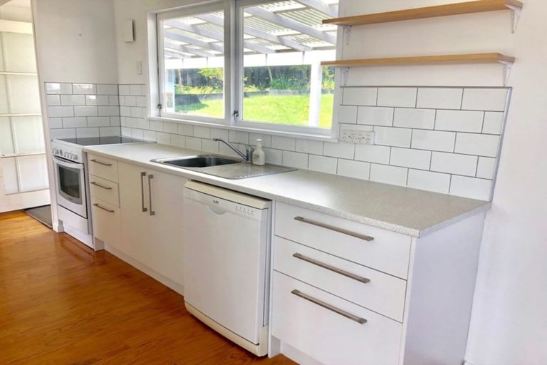 Photo of property in 3 Wirihana Road, Titirangi, Auckland, 0602