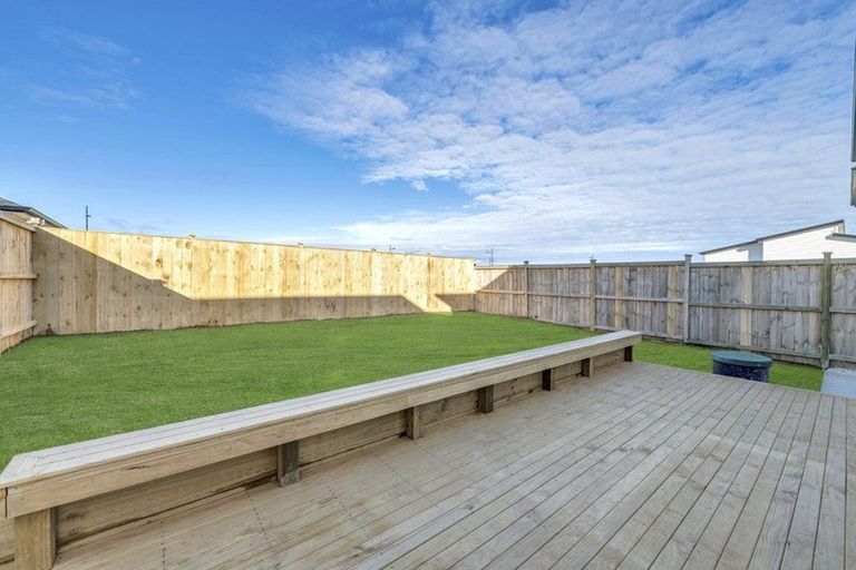 Photo of property in 7 Woven Place, Karaka, Papakura, 2113