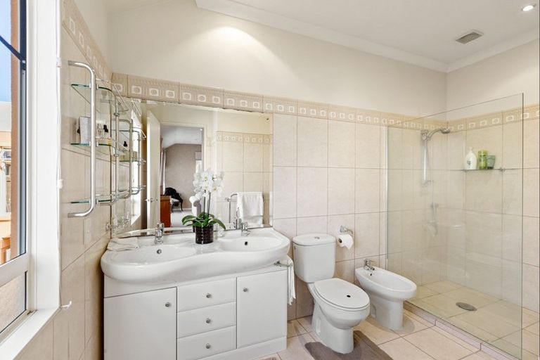 Photo of property in 4 Noel Avenue, Orewa, 0931