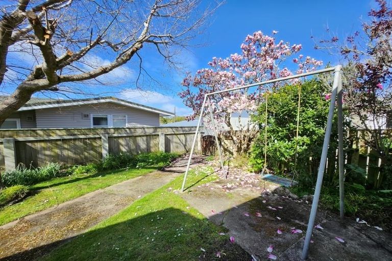 Photo of property in 118 Broderick Road, Johnsonville, Wellington, 6037