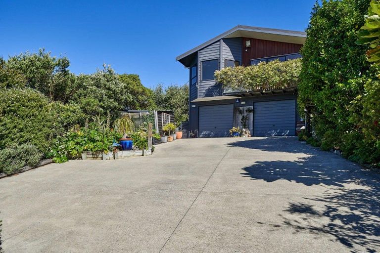 Photo of property in 20 Grays Road, Plimmerton, Porirua, 5026