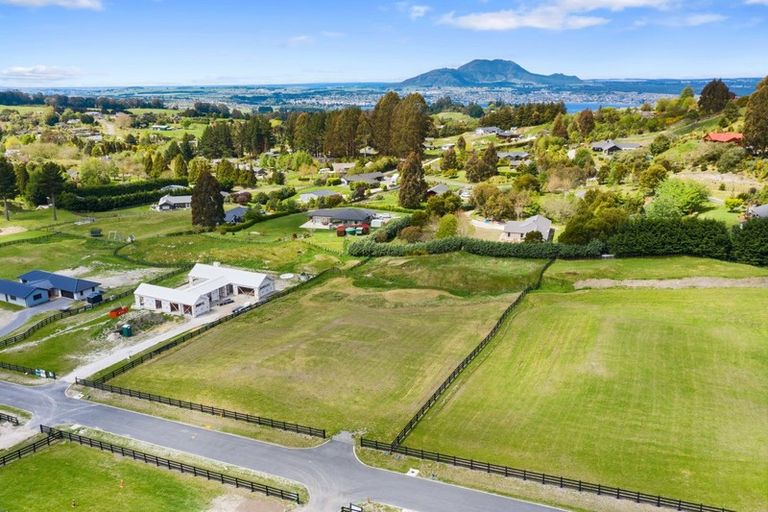 Photo of property in 15 Lochinvar Lane, Acacia Bay, Taupo, 3385