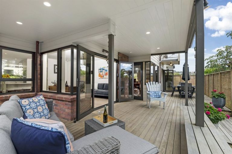 Photo of property in 9a Huntly Road, Campbells Bay, Auckland, 0630