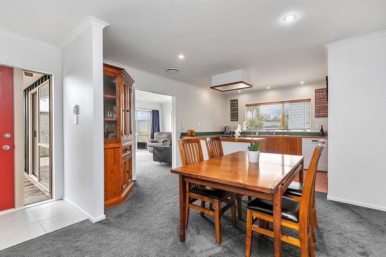Photo of property in 2/108 Awaruku Road, Torbay, Auckland, 0630
