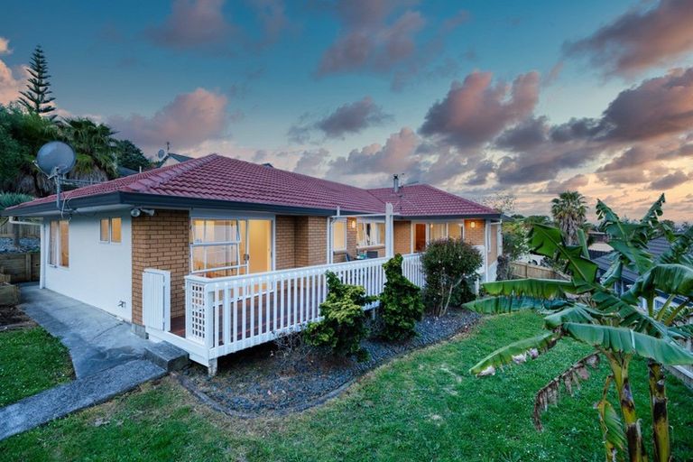 Photo of property in 10 Van Dyke Place, West Harbour, Auckland, 0618
