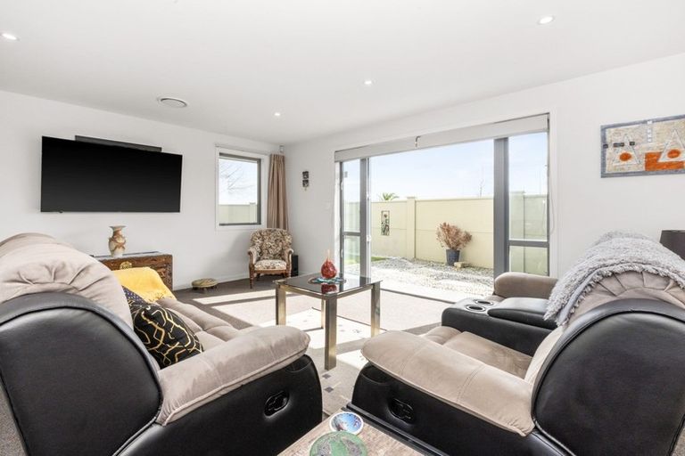 Photo of property in 17 Rotoiti Way, Poraiti, Napier, 4112