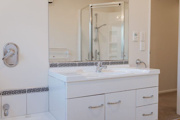 Photo of property in 102 Weggery Drive, Waikanae Beach, Waikanae, 5036