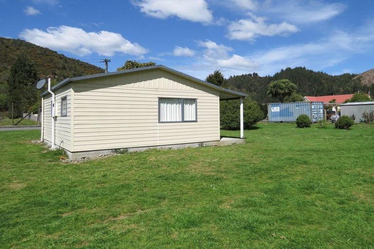 Photo of property in 20 Walsh Street, Reefton, 7830