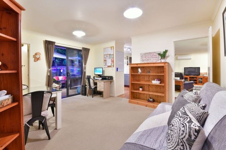 Photo of property in 11 Roberta Crescent, Orewa, 0931