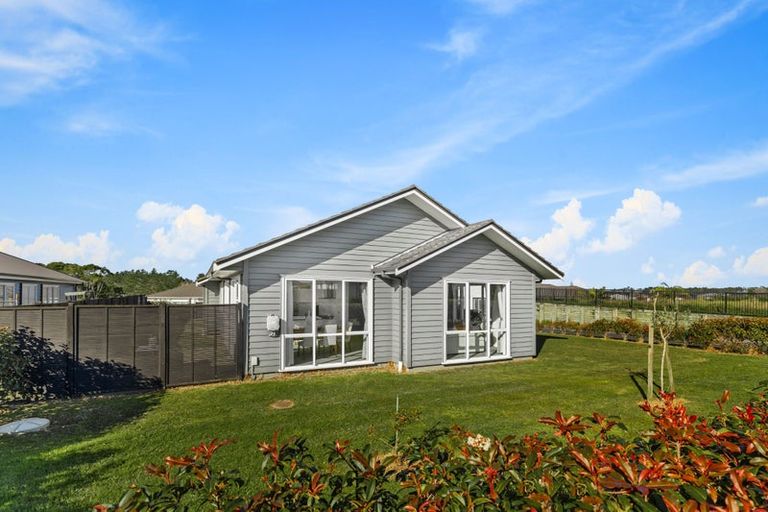 Photo of property in 5 Aro Mato Place, Huapai, Kumeu, 0810